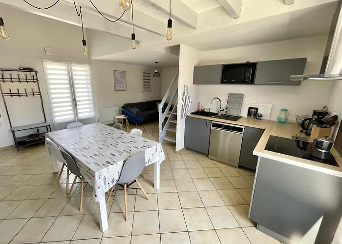 Ferienhaus Maison Mitoyenne A - Proche Et Centre, Jusqu'a 6 Personnes - Fr-1-823-52 *