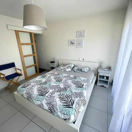 Holiday home Maison Mitoyenne A - Proche Et Centre, Jusqu'a 6 Personnes - Fr-1-823-52